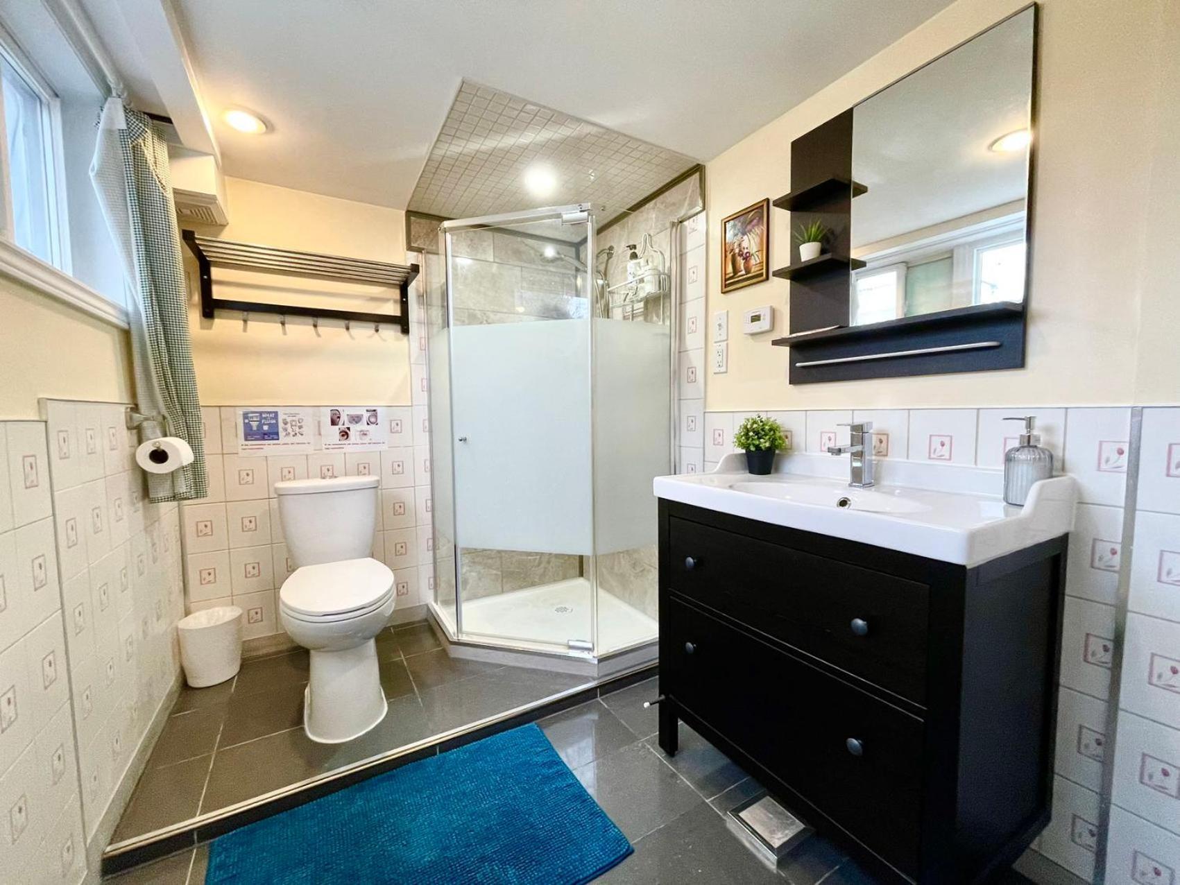 Bright&Modern Space Perfect For Couple And Family Step To Public Transit In Toronto Exterior photo